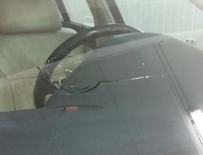 Разбитое стекло автомобиля